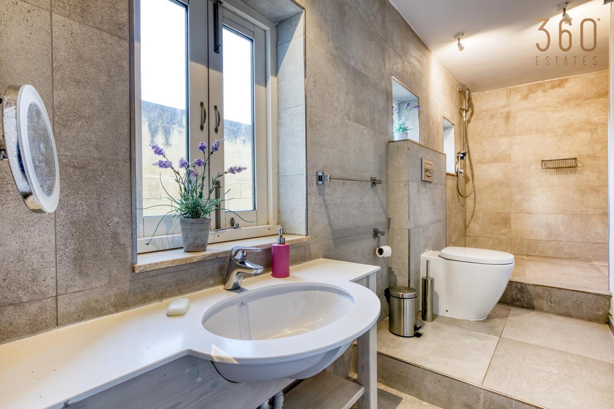 Comfortable 1Br Home With Maltese Balcony In Valletta By 360 Estates Exteriör bild