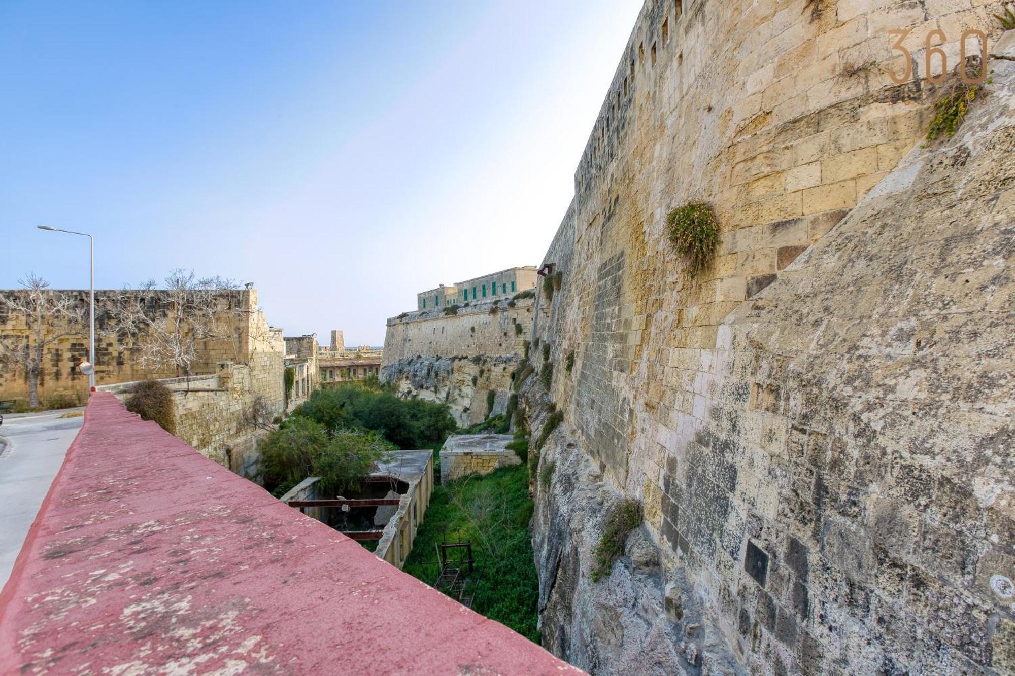 Comfortable 1Br Home With Maltese Balcony In Valletta By 360 Estates Exteriör bild